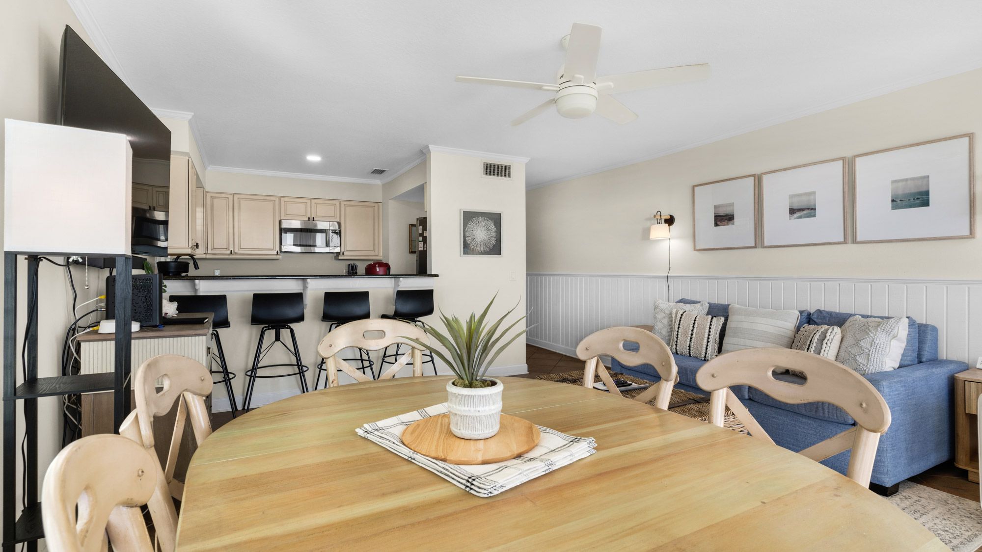 Eastern Shores 103 Dining Area