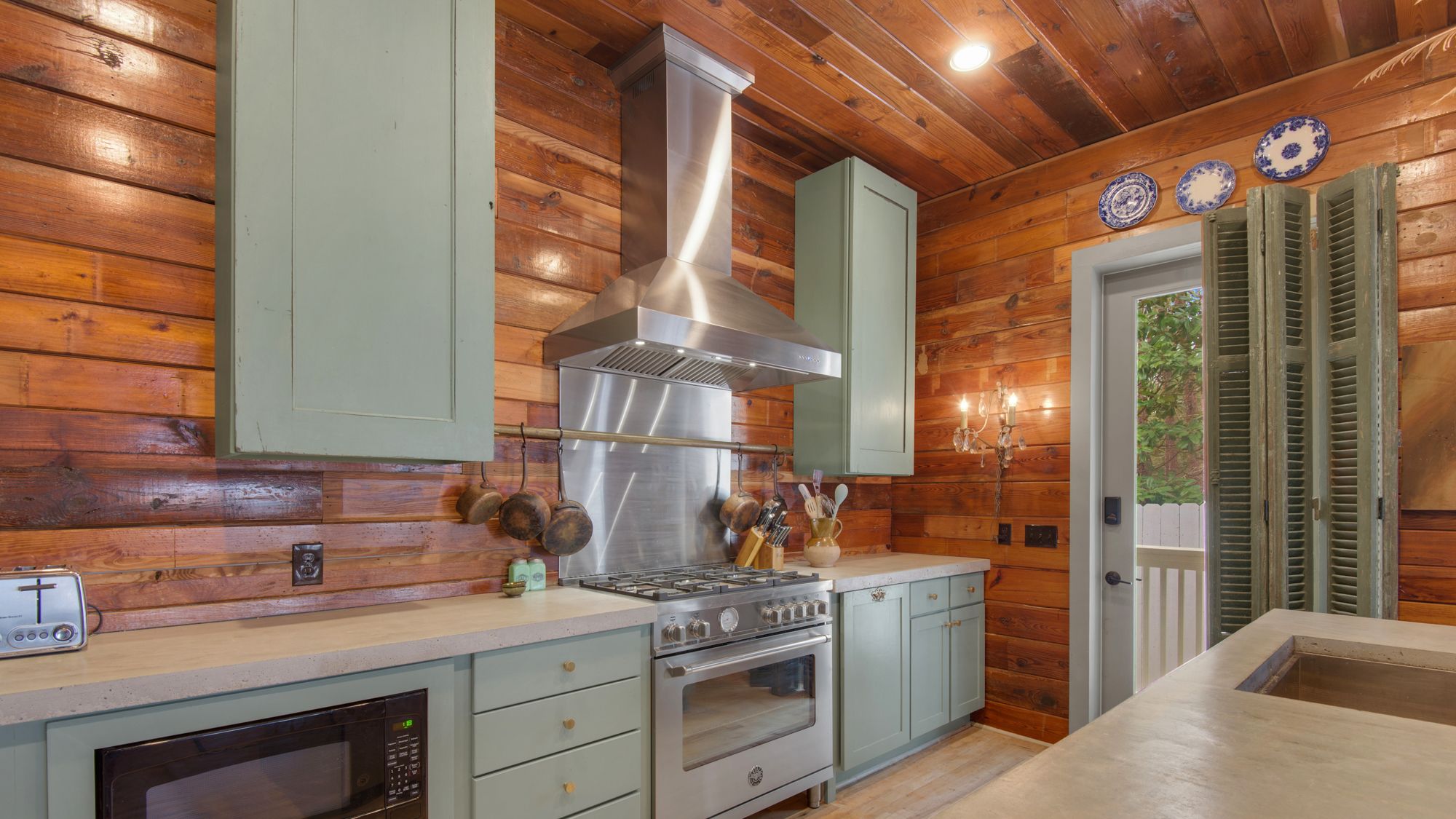 1112NEL Kitchen Area