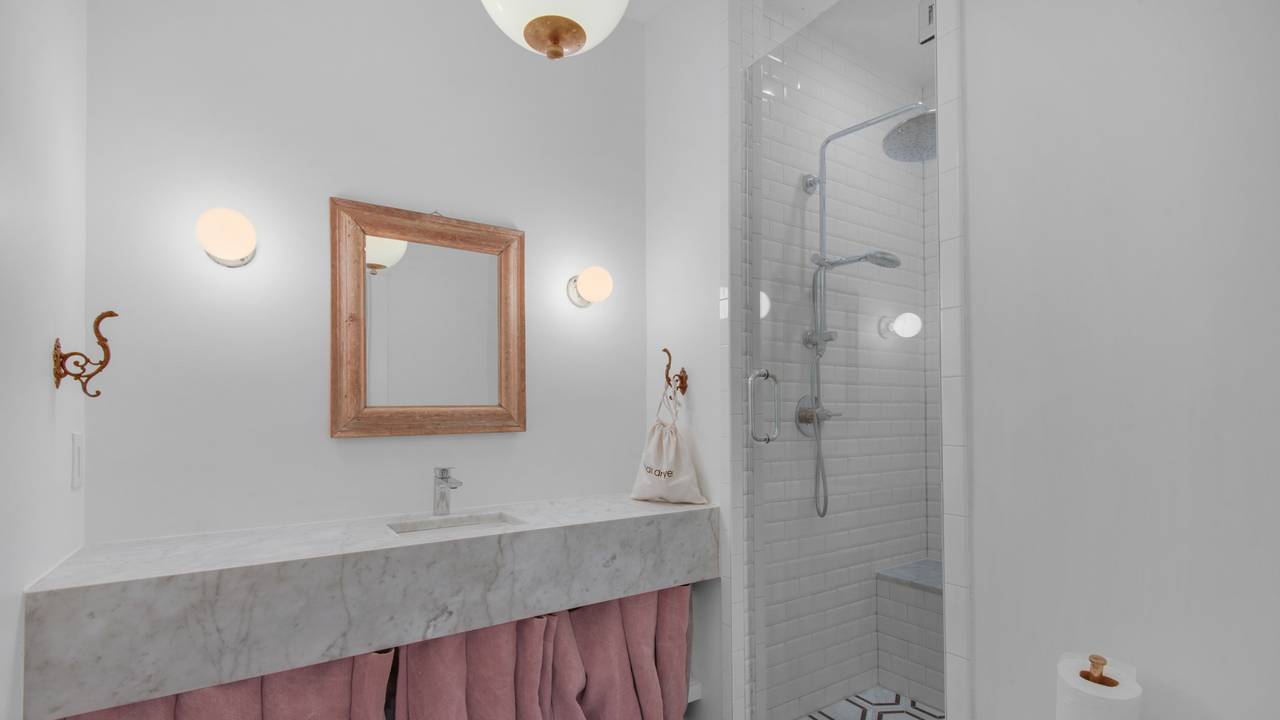 1112NEL Bathroom 1112NEL Bathroom