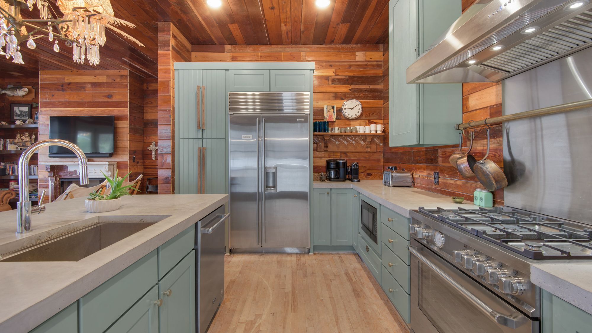 1112NEL Kitchen Area