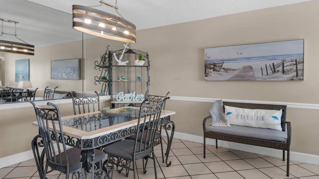 Moondrifter 405 Dining Table Moondrifter 405 Dining Table