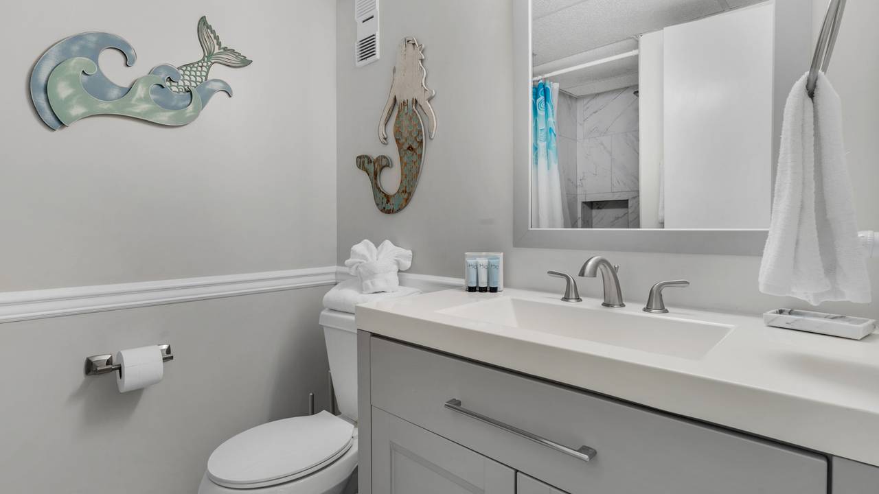 Moondrifter 405 Bathroom Moondrifter 405 Bathroom