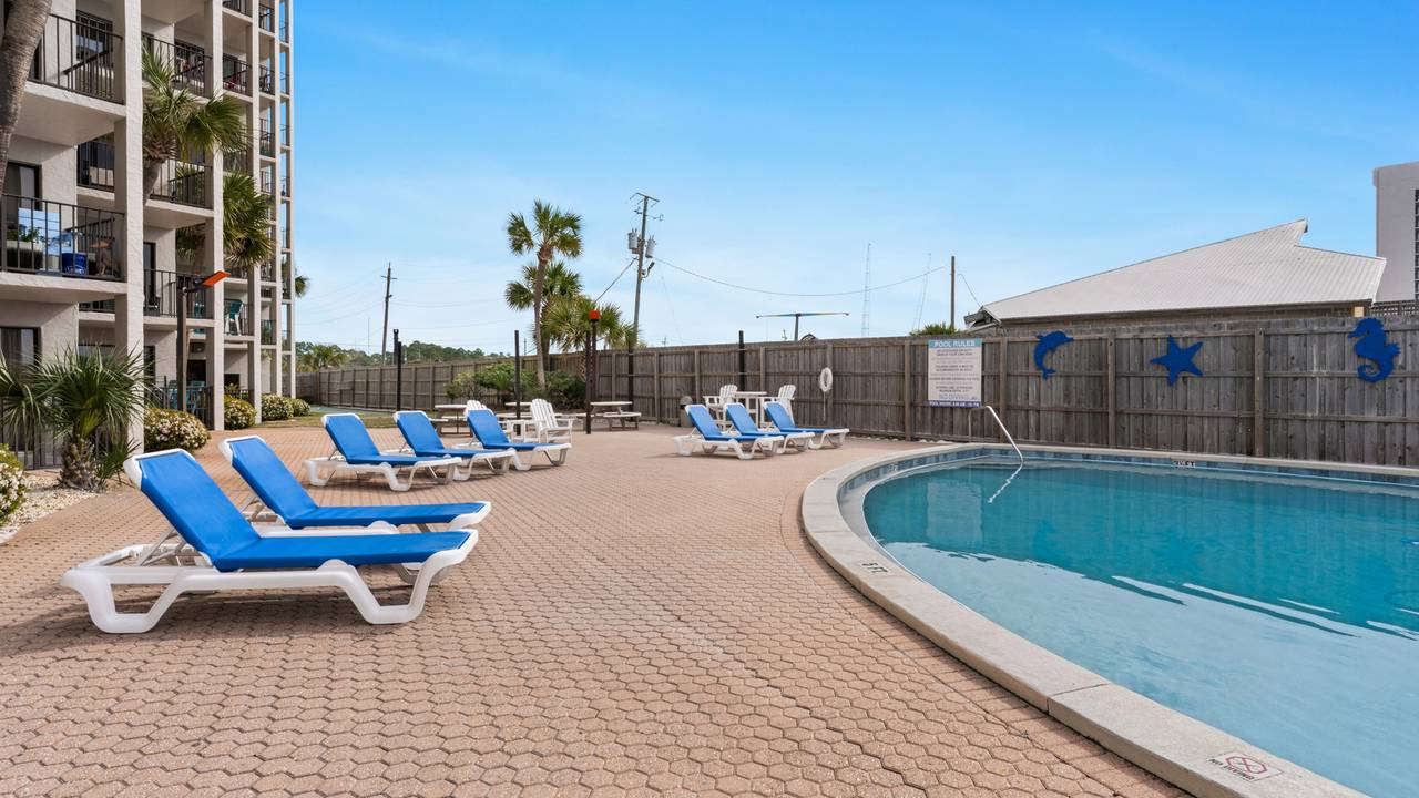 MD405 Pool Area MD405 Pool Area