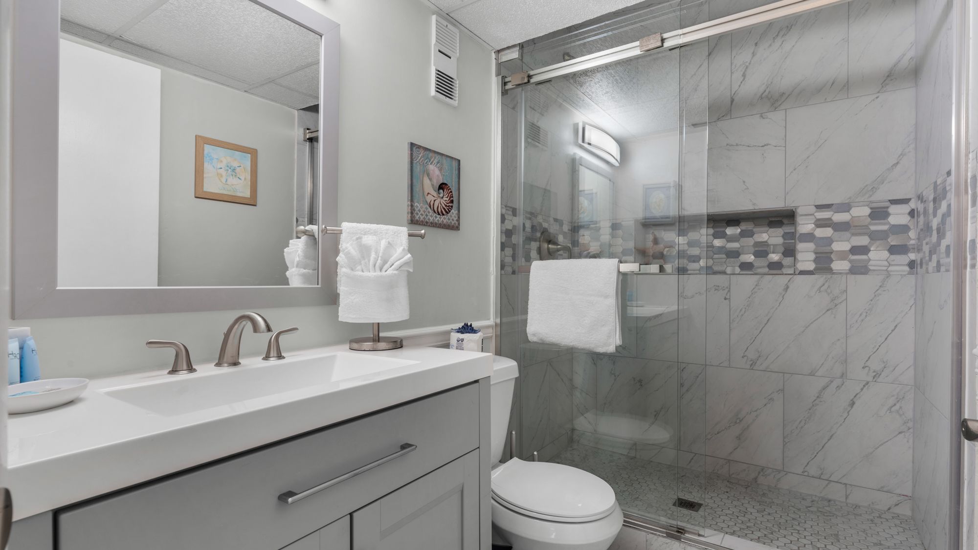 Moondrifter 405 Bathroom