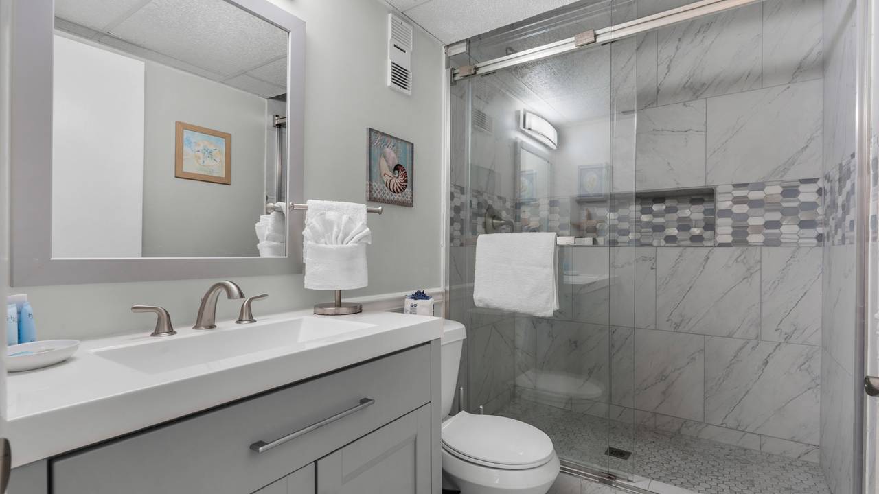 Moondrifter 405 Bathroom Moondrifter 405 Bathroom