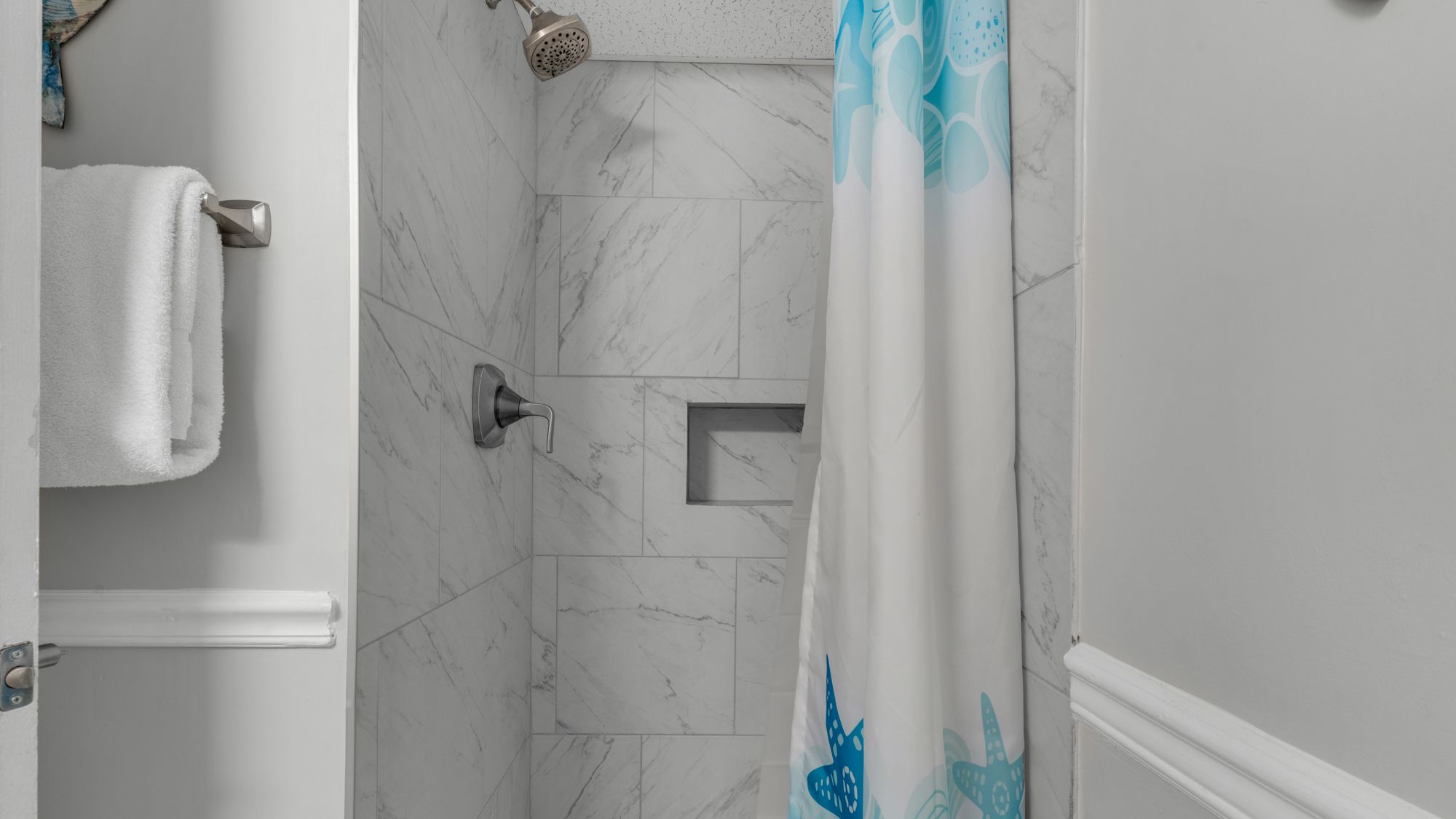 Moondrifter 405 Bathroom