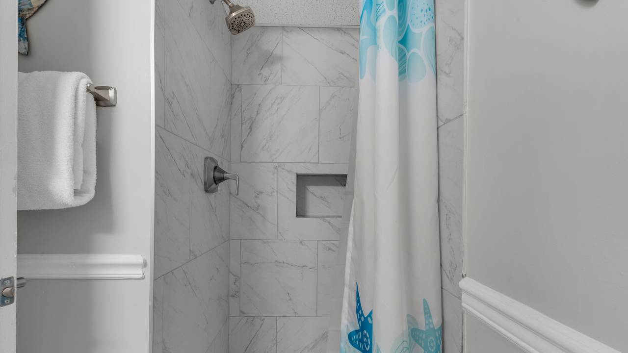 Moondrifter 405 Bathroom Moondrifter 405 Bathroom