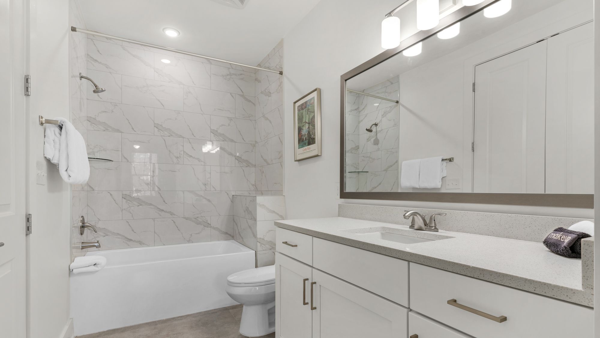 Pinewood 318 Bathroom