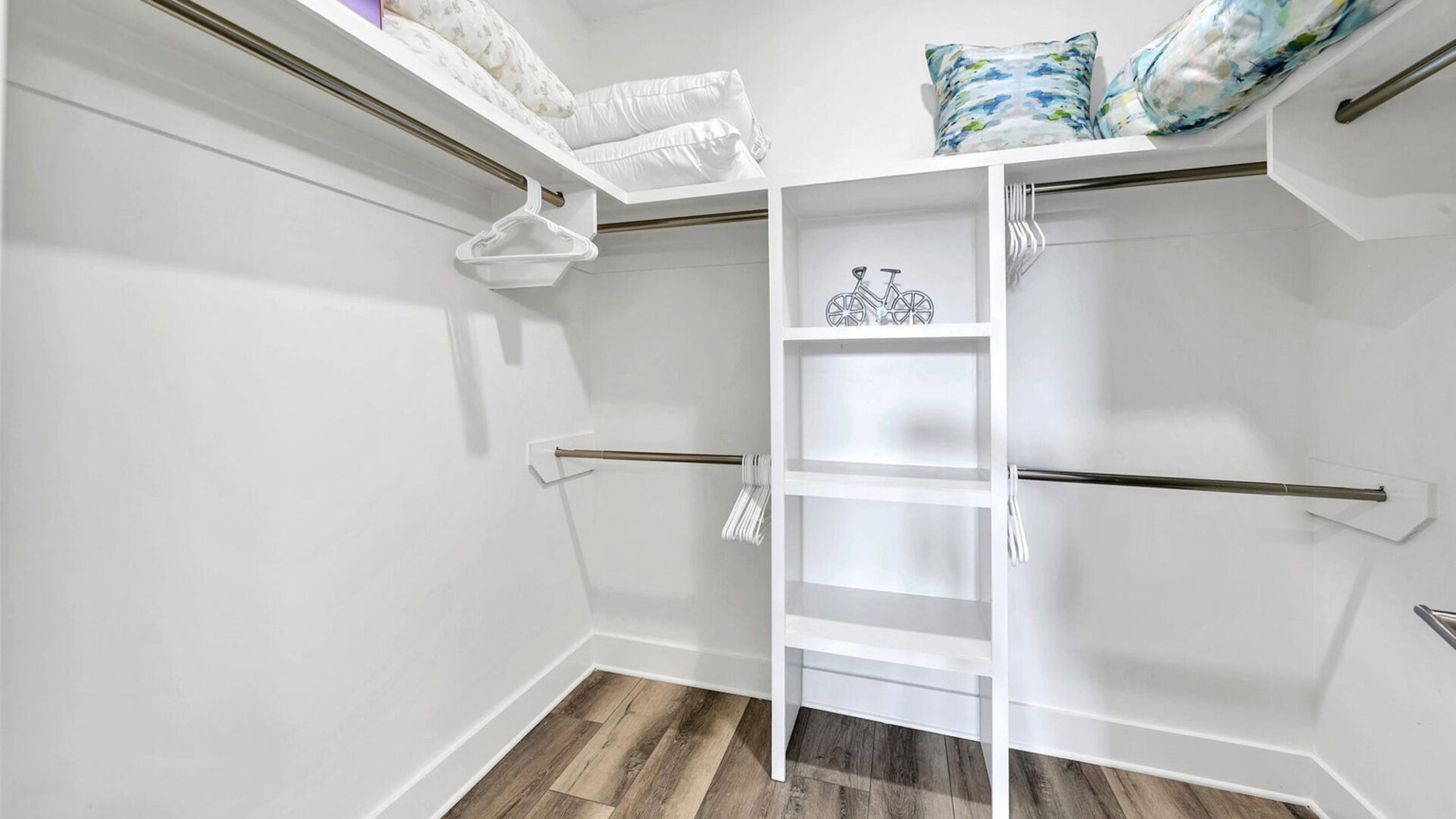 Pinewood30A 341 Walk In Closet