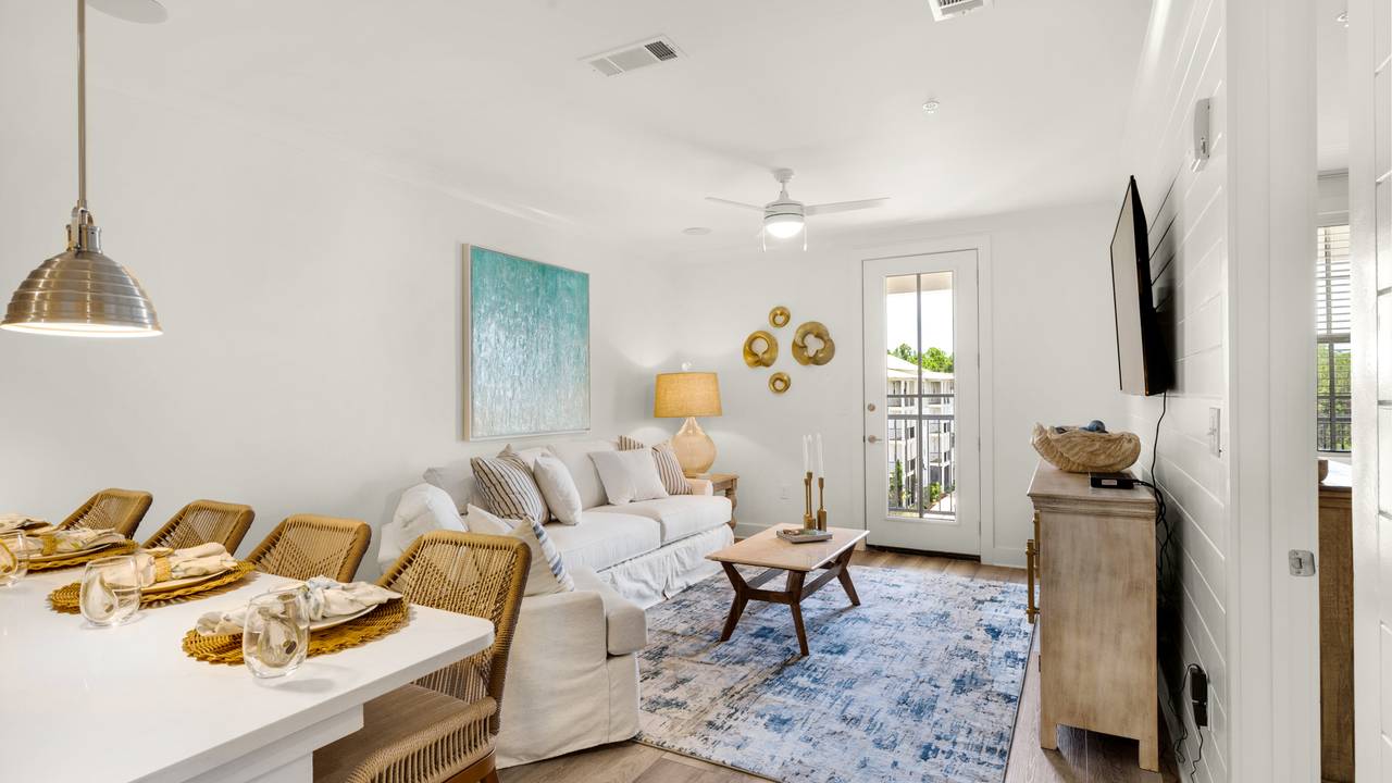 Pinewood 341 Living Area Pinewood 341 Living Area