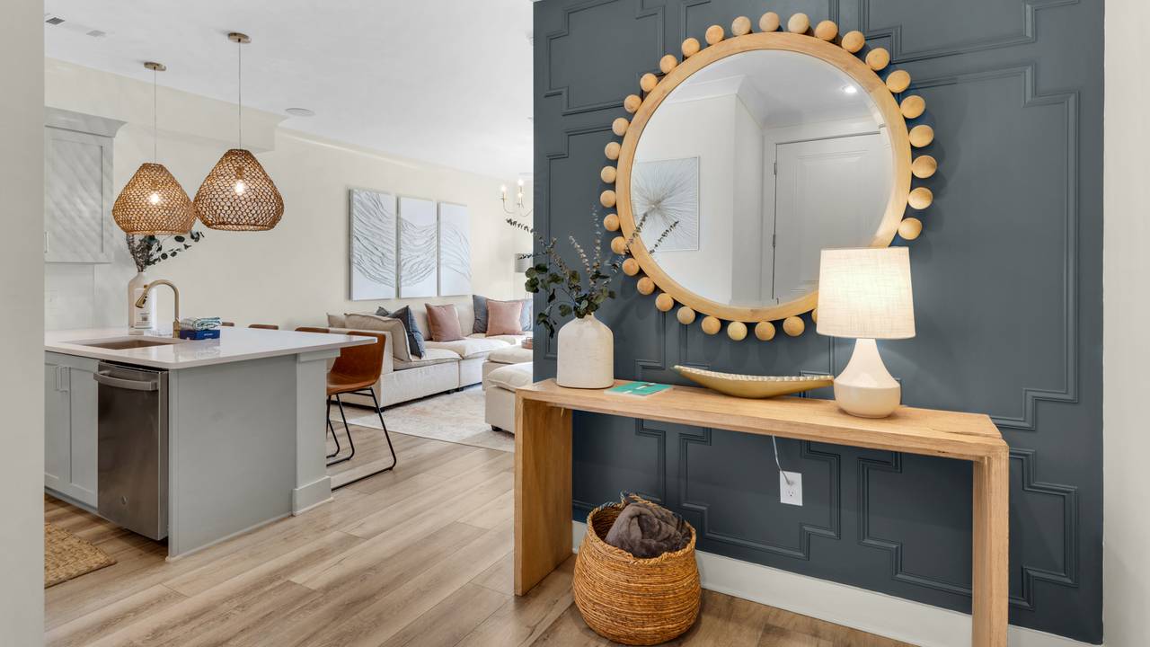 Pinewood 421 Entrance Way Pinewood 421 Entrance Way