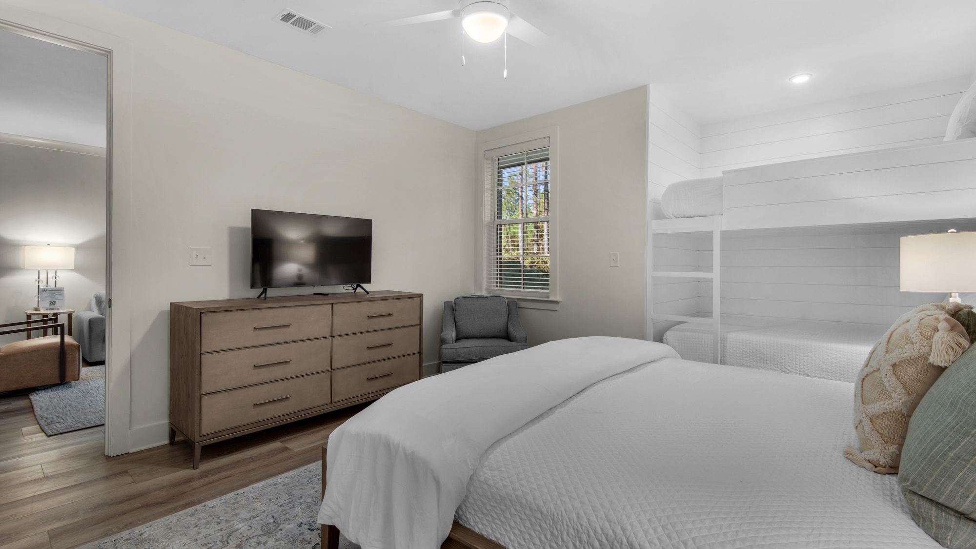 Pinewood 415 Bedroom