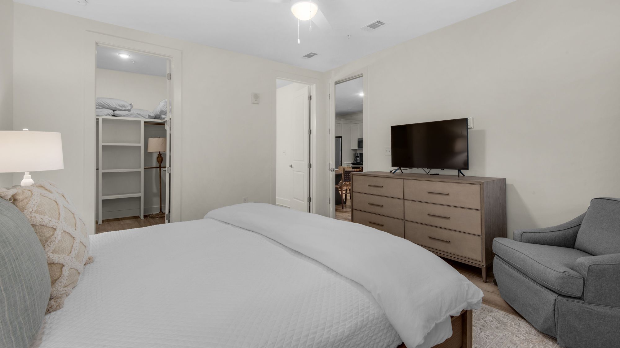 Pinewood 415 Bedroom