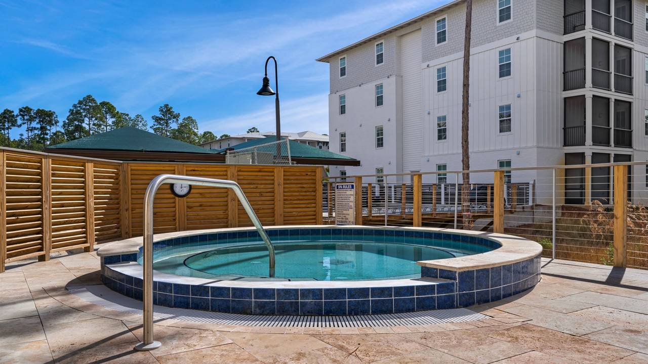 Pinewood30A Hot Tub Pinewood30A Hot Tub