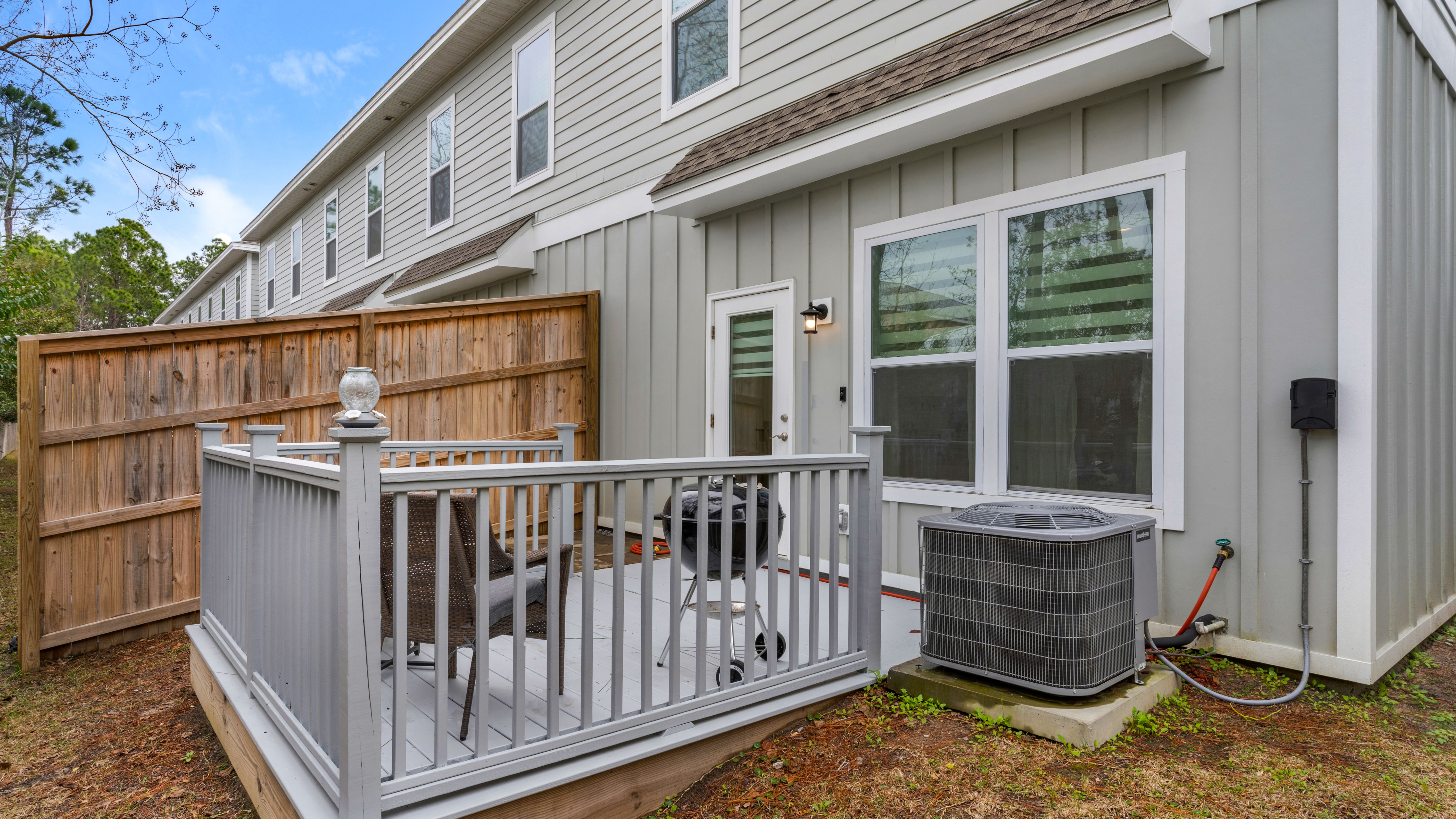 JOAN5 Deck Patio Area