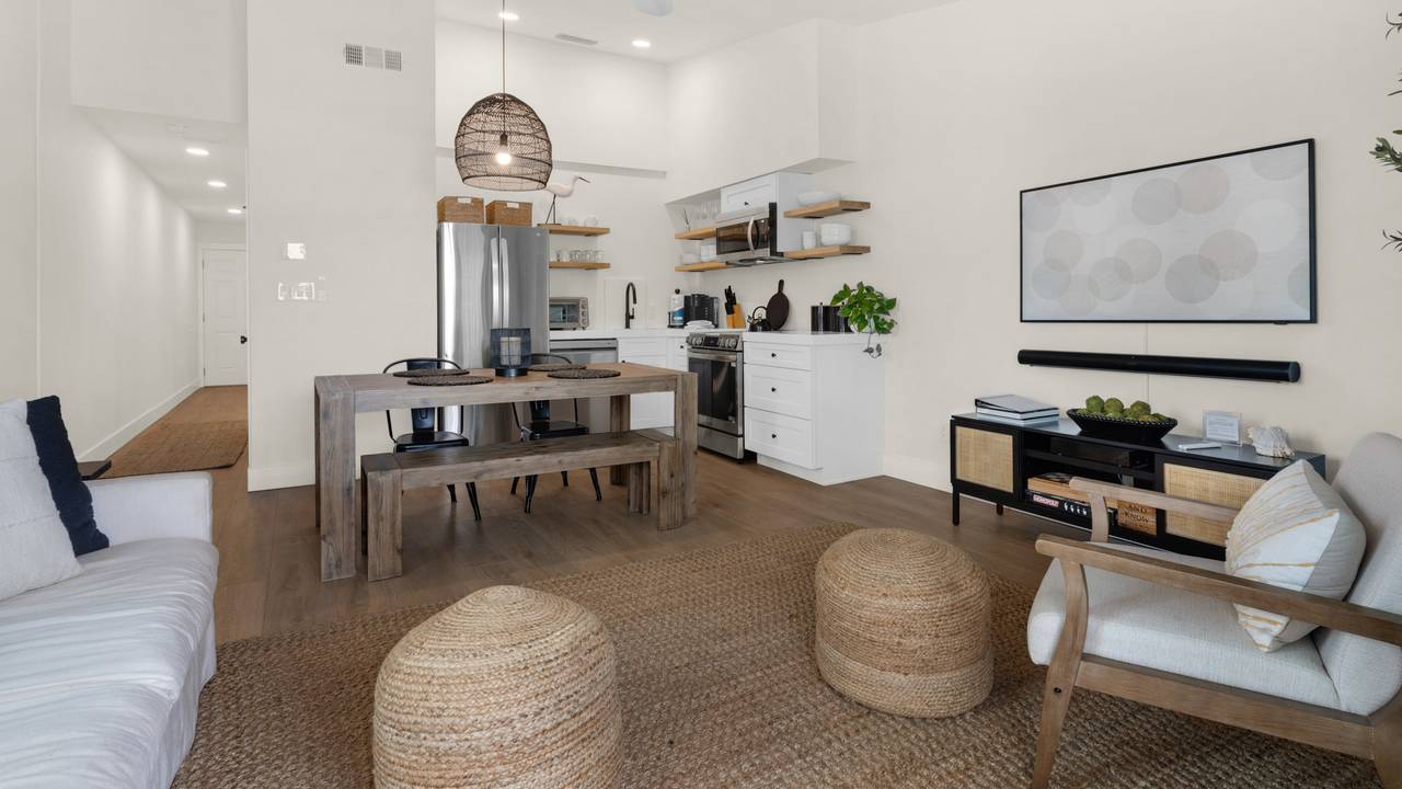 Beachside Condo 24 - Living area Beachside Condo 24 - Living area