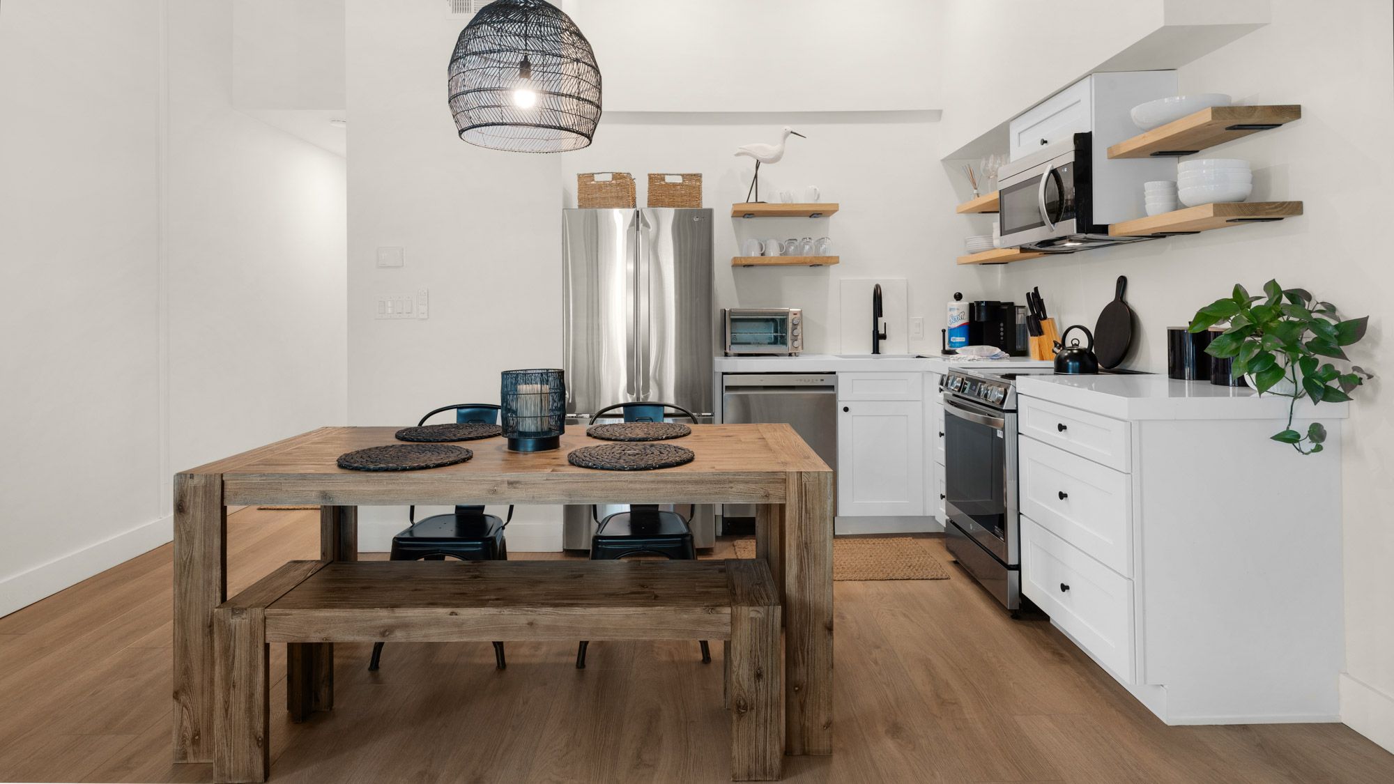 Beachside Condo 24 - Dining into kitchen area