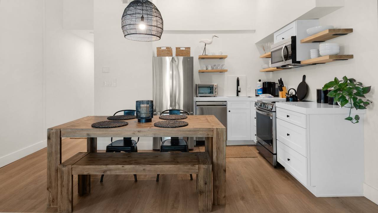 Beachside Condo 24 - Dining into kitchen area Beachside Condo 24 - Dining into kitchen area