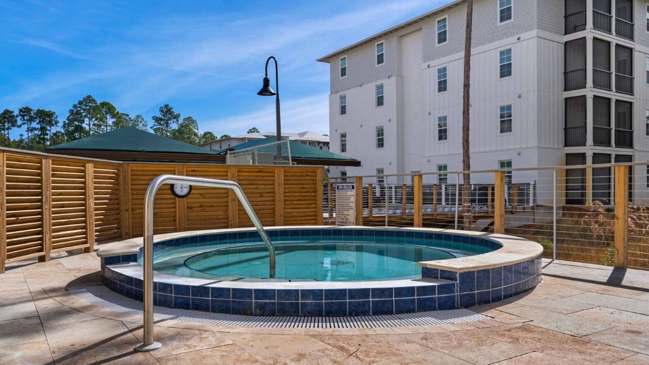 Pinewood30A Hot Tub Pinewood30A Hot Tub