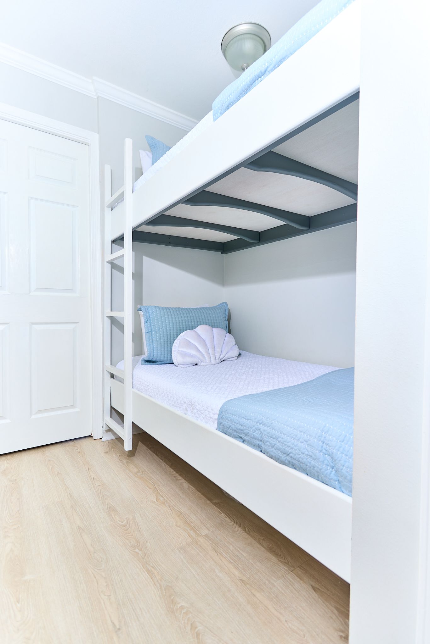SBD212 Bungalow 6 - Hallway Bunks