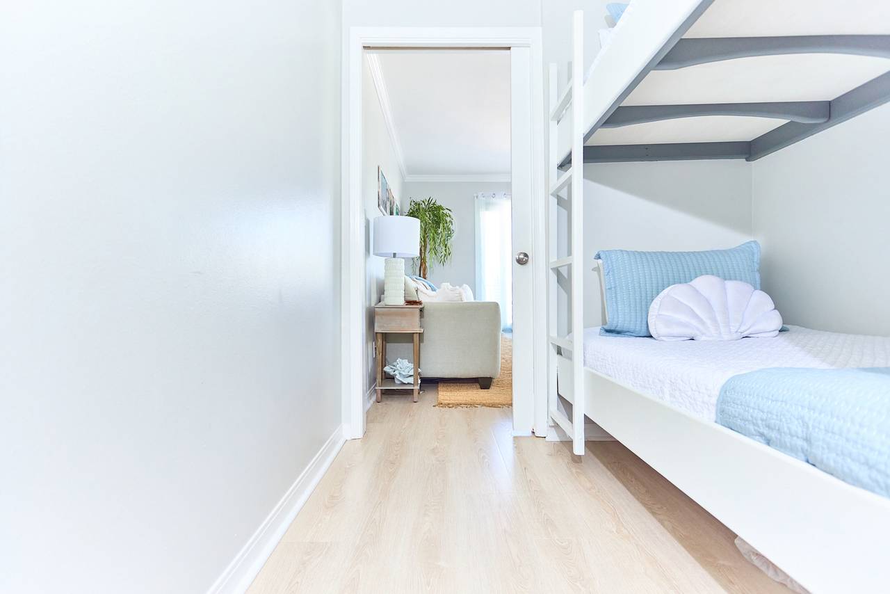 SBD212 Bungalow 6 - Hallway Bunks SBD212 Bungalow 6 - Hallway Bunks