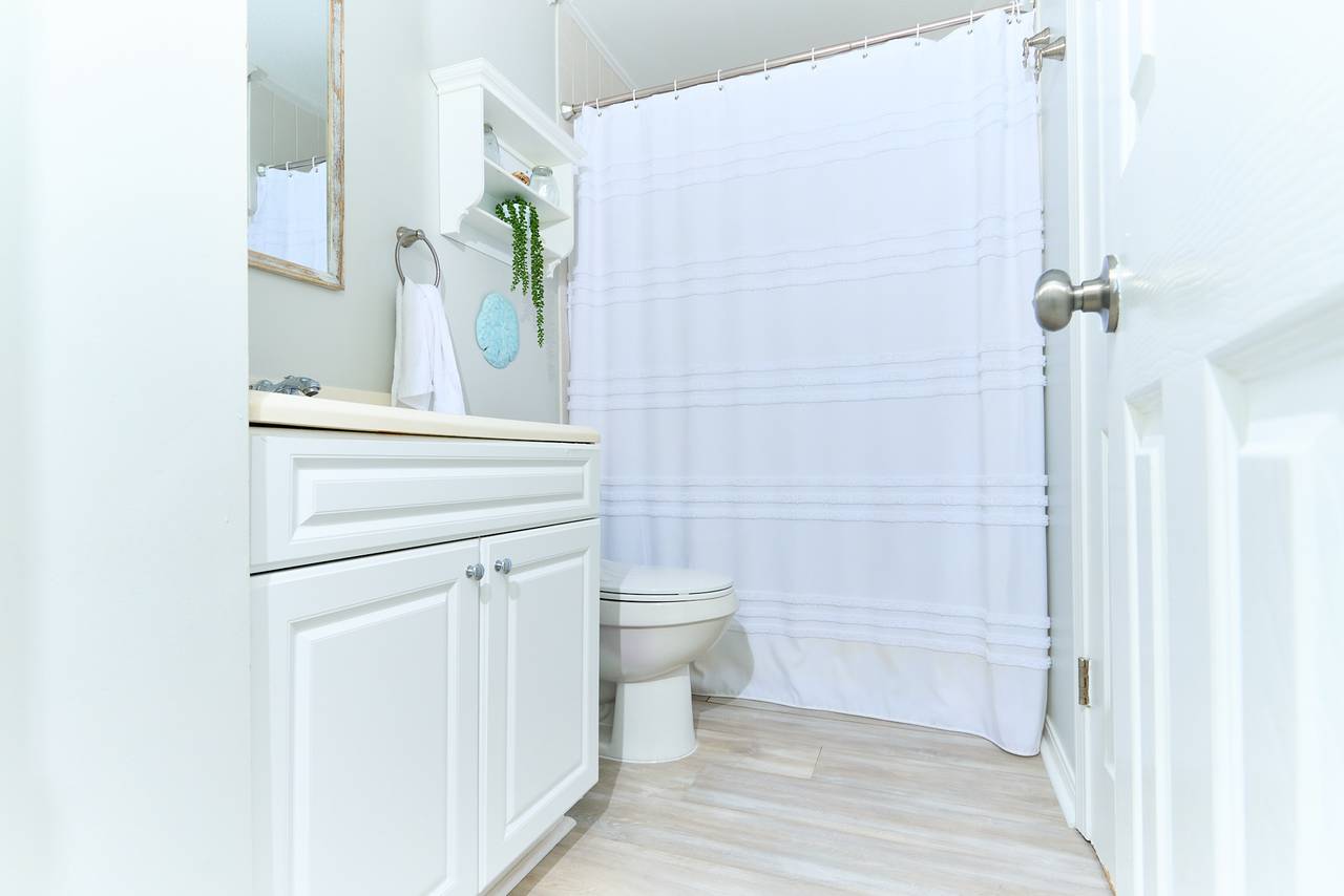 SBD212 Bungalow 6 - Bathroom SBD212 Bungalow 6 - Bathroom