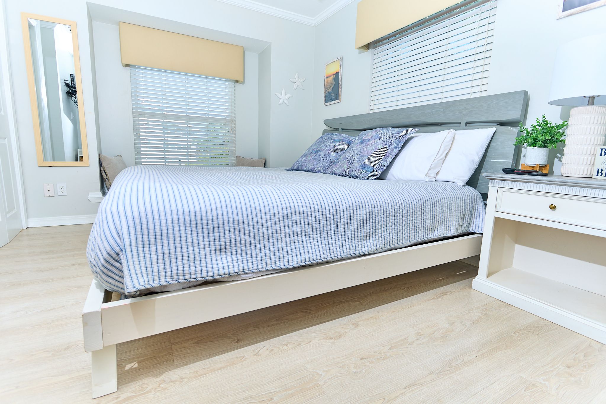 SBD212 Bungalow 6 - King bedroom