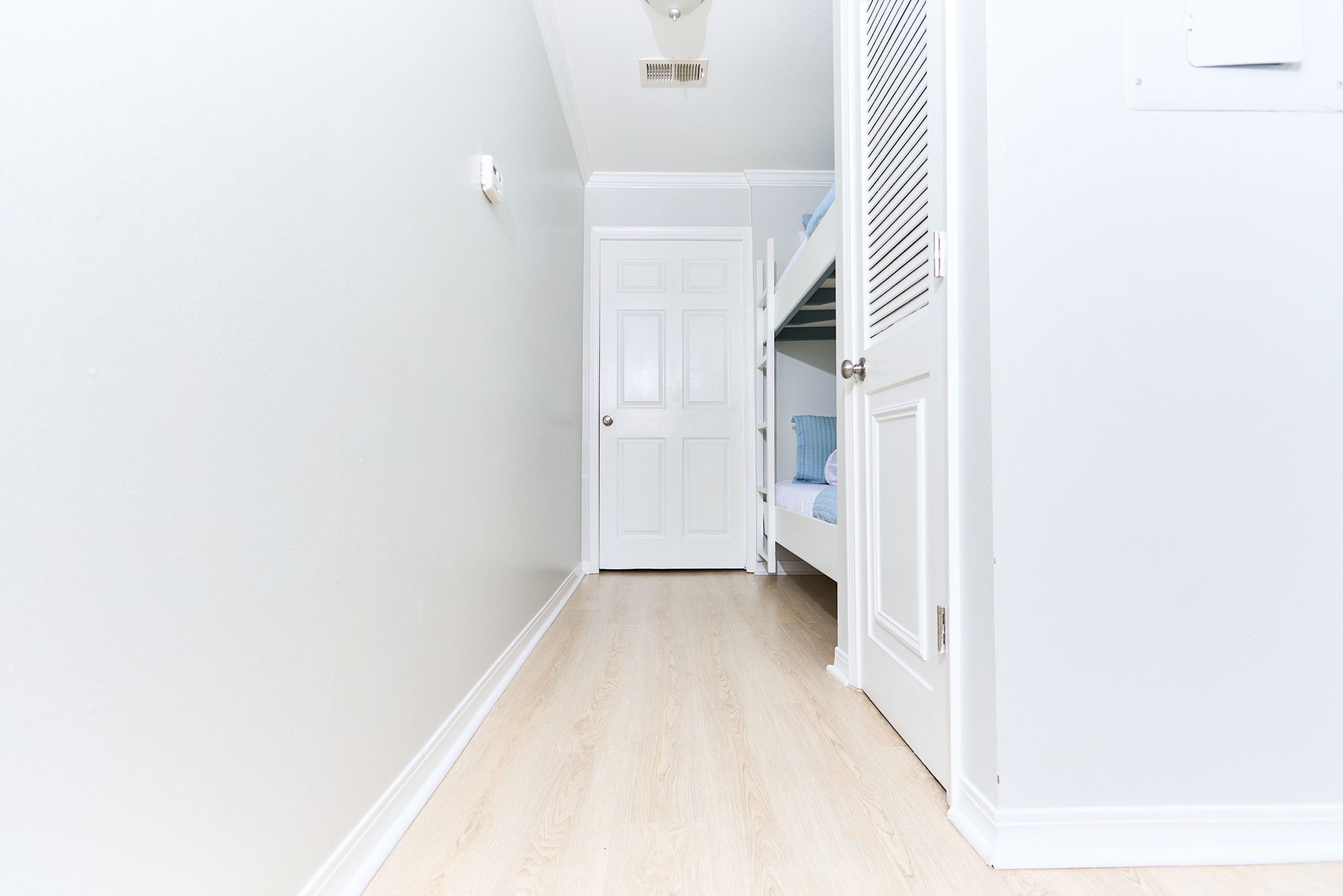 SBD212 Bungalow 6 - Hallway Bunks