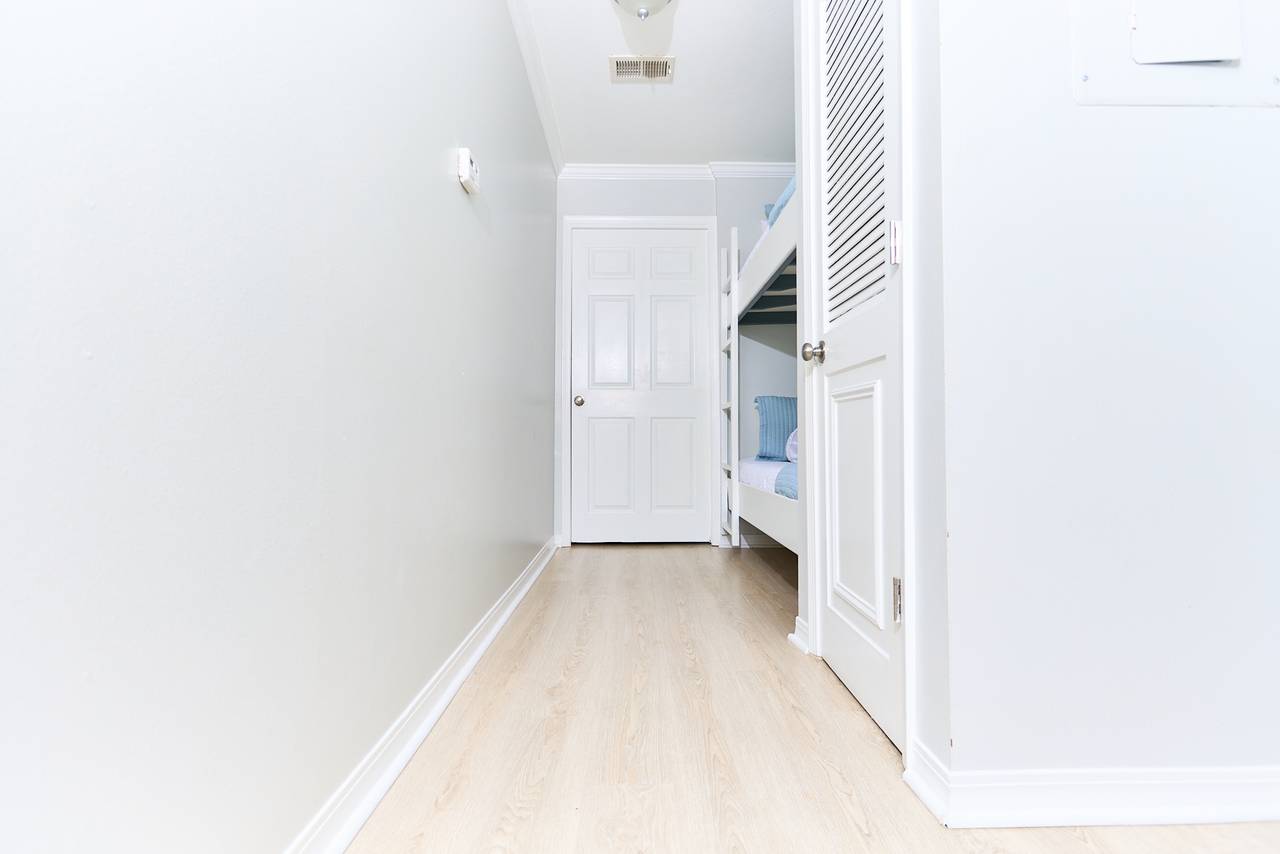 SBD212 Bungalow 6 - Hallway Bunks SBD212 Bungalow 6 - Hallway Bunks