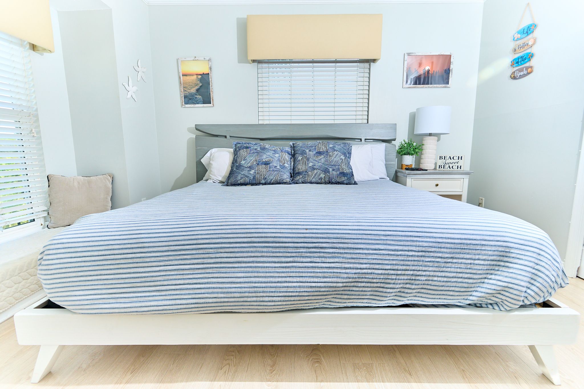 SBD212 Bungalow 6 - King bedroom