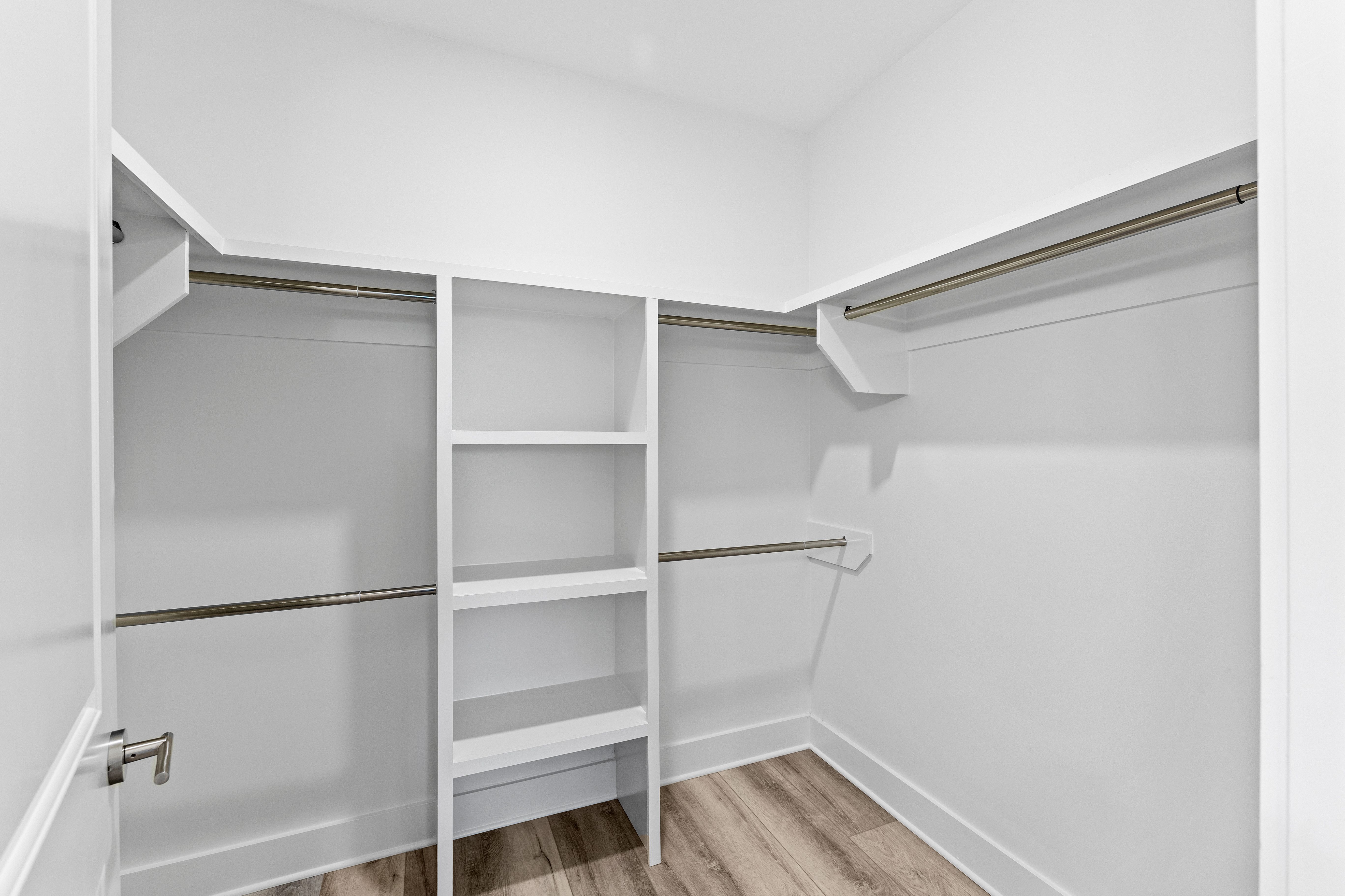 PNWD334 Walk-in Closet