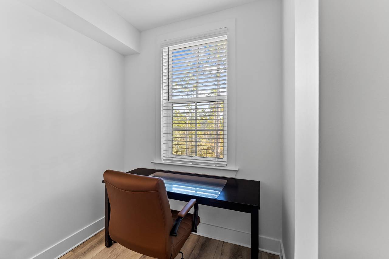 PNWD334 Desk Area PNWD334 Desk Area