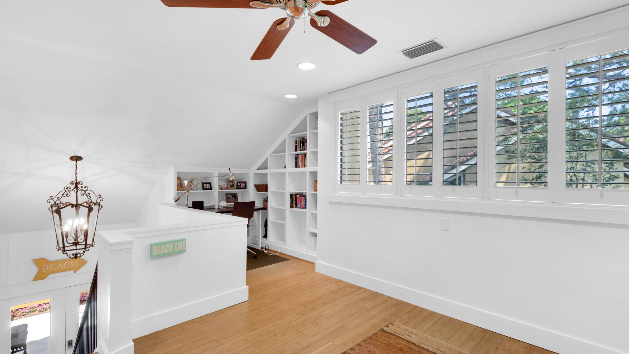 Beachwalk Villas 5054 Desk Area