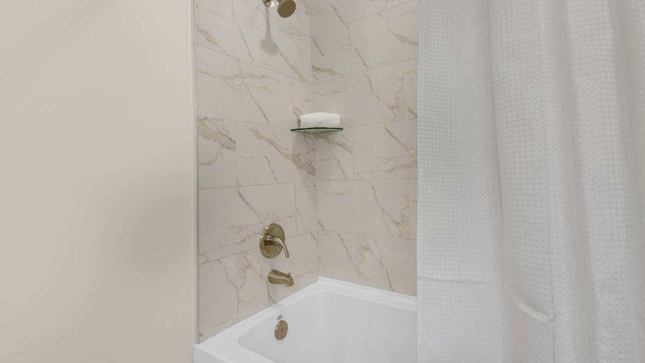 Pinewood 436 Bathroom Area Pinewood 436 Bathroom Area