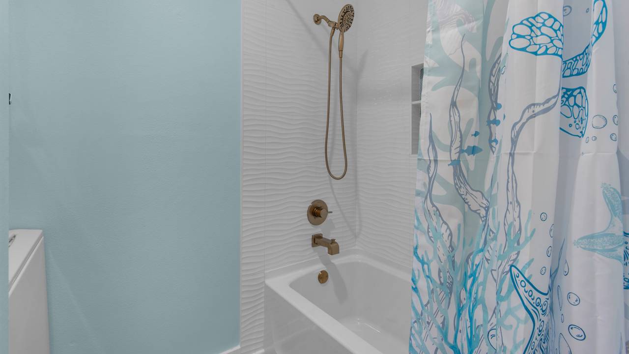 Crystal Sands 111B - Private Bathroom Crystal Sands 111B - Private Bathroom