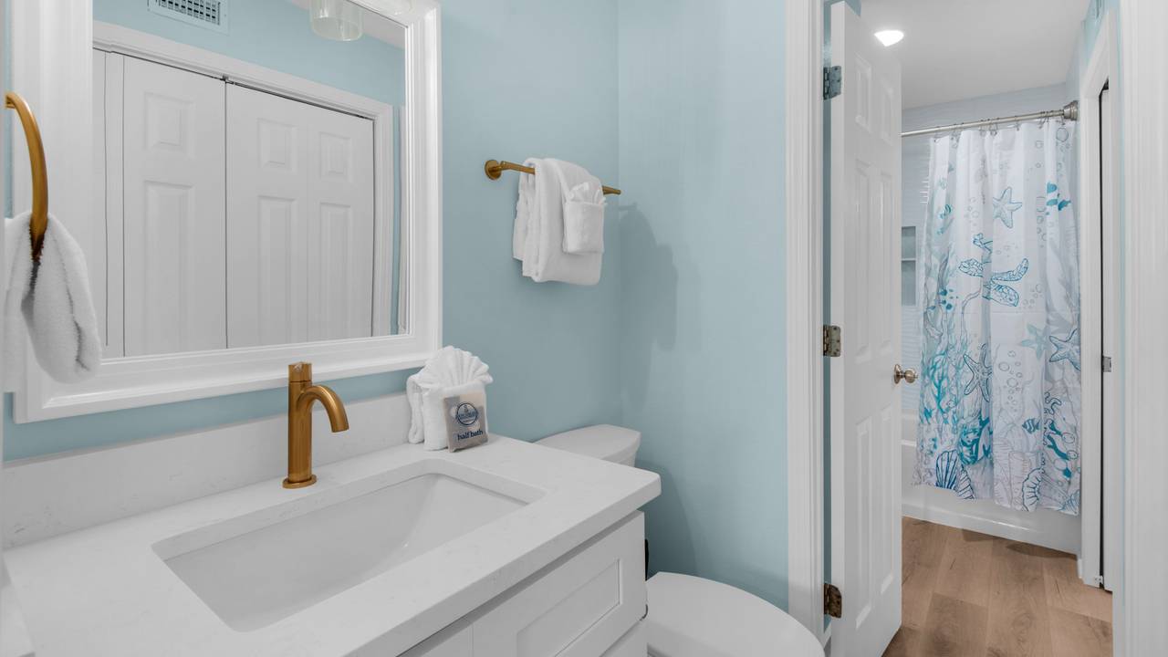 Crystal Sands 111B - Private Bathroom Crystal Sands 111B - Private Bathroom