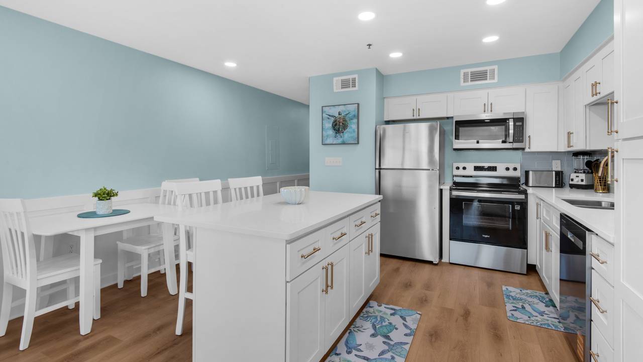 Crystal Sands 111B - Kitchen & Dining Crystal Sands 111B - Kitchen & Dining