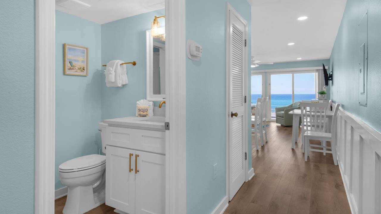 Crystal Sands 111B - Hallway half bathroom Crystal Sands 111B - Hallway half bathroom