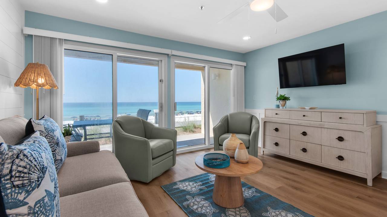 Crystal Sands 111B - Living area overlooking the gulf Crystal Sands 111B - Living area overlooking the gulf