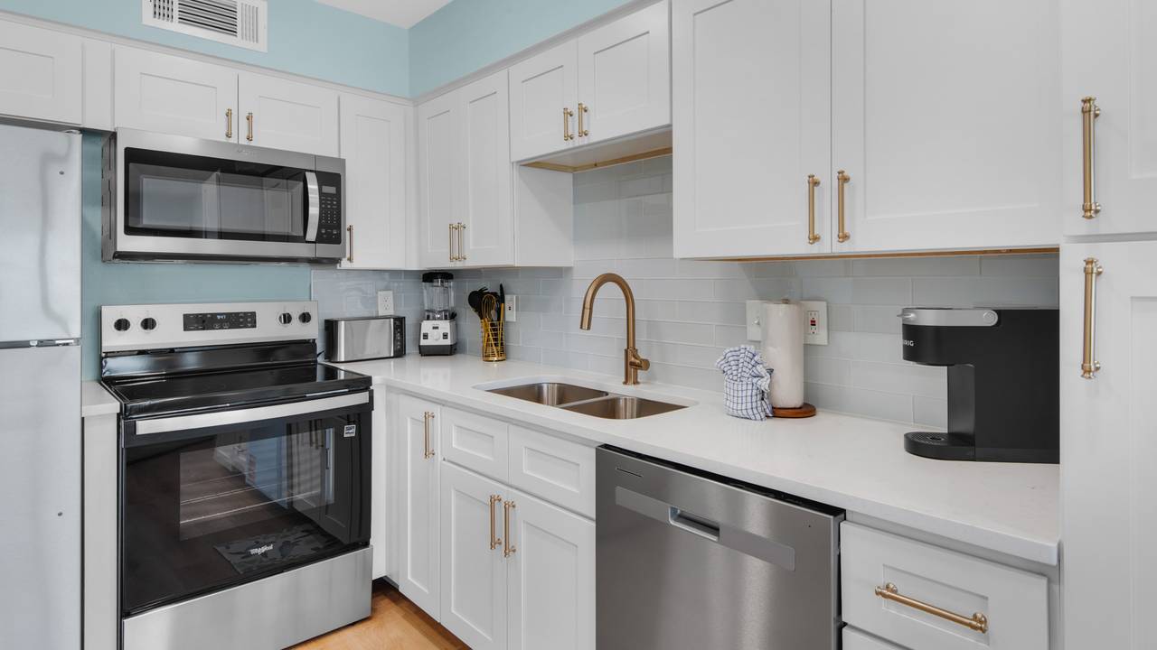 Crystal Sands 111B - Kitchen Crystal Sands 111B - Kitchen