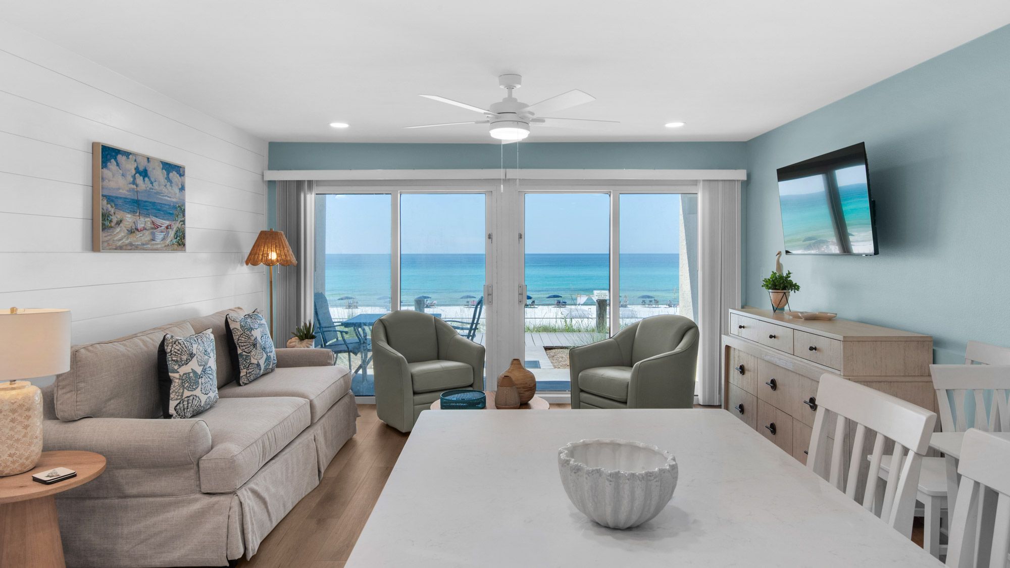 Crystal Sands 111B - Living area overlooking the gulf