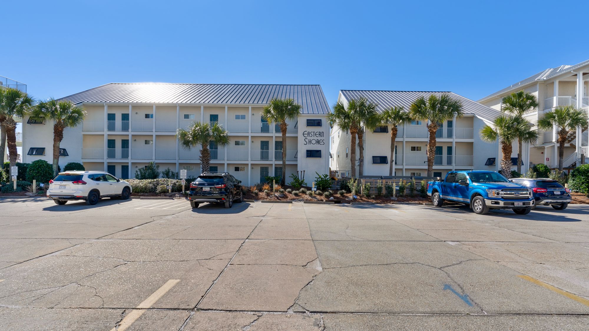 Eastern Shore 215 Exterior