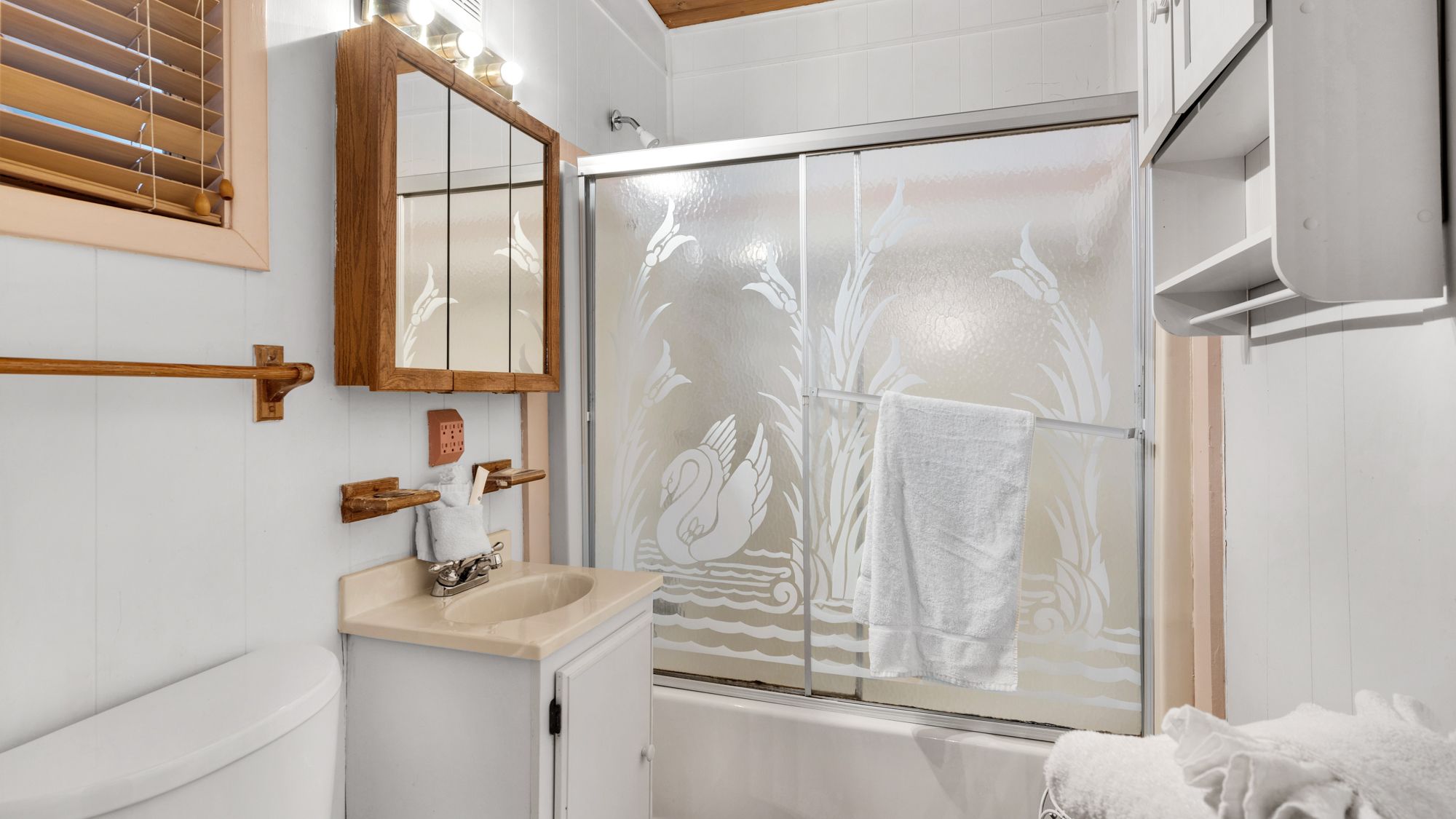 Vintage Waves Bathroom