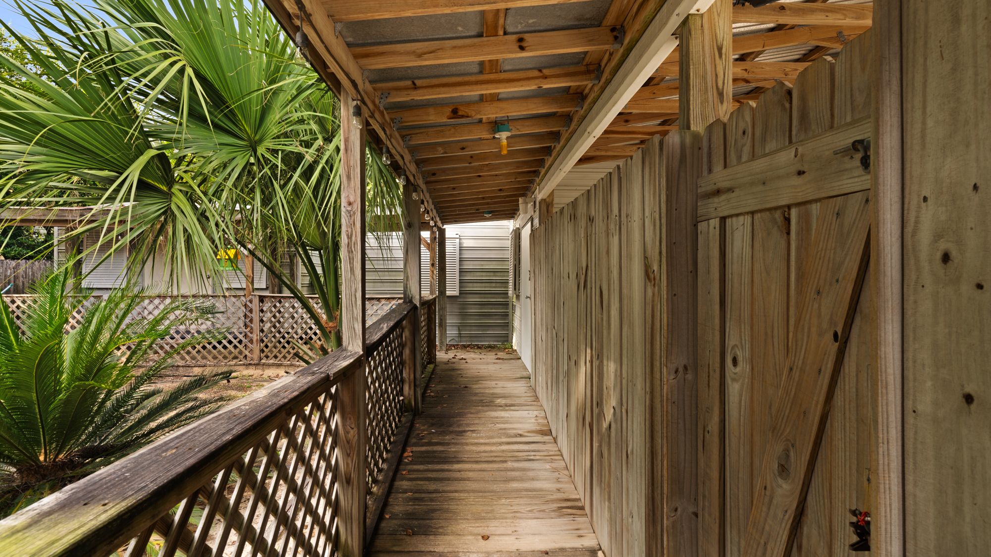 Vintage Waves Exterior