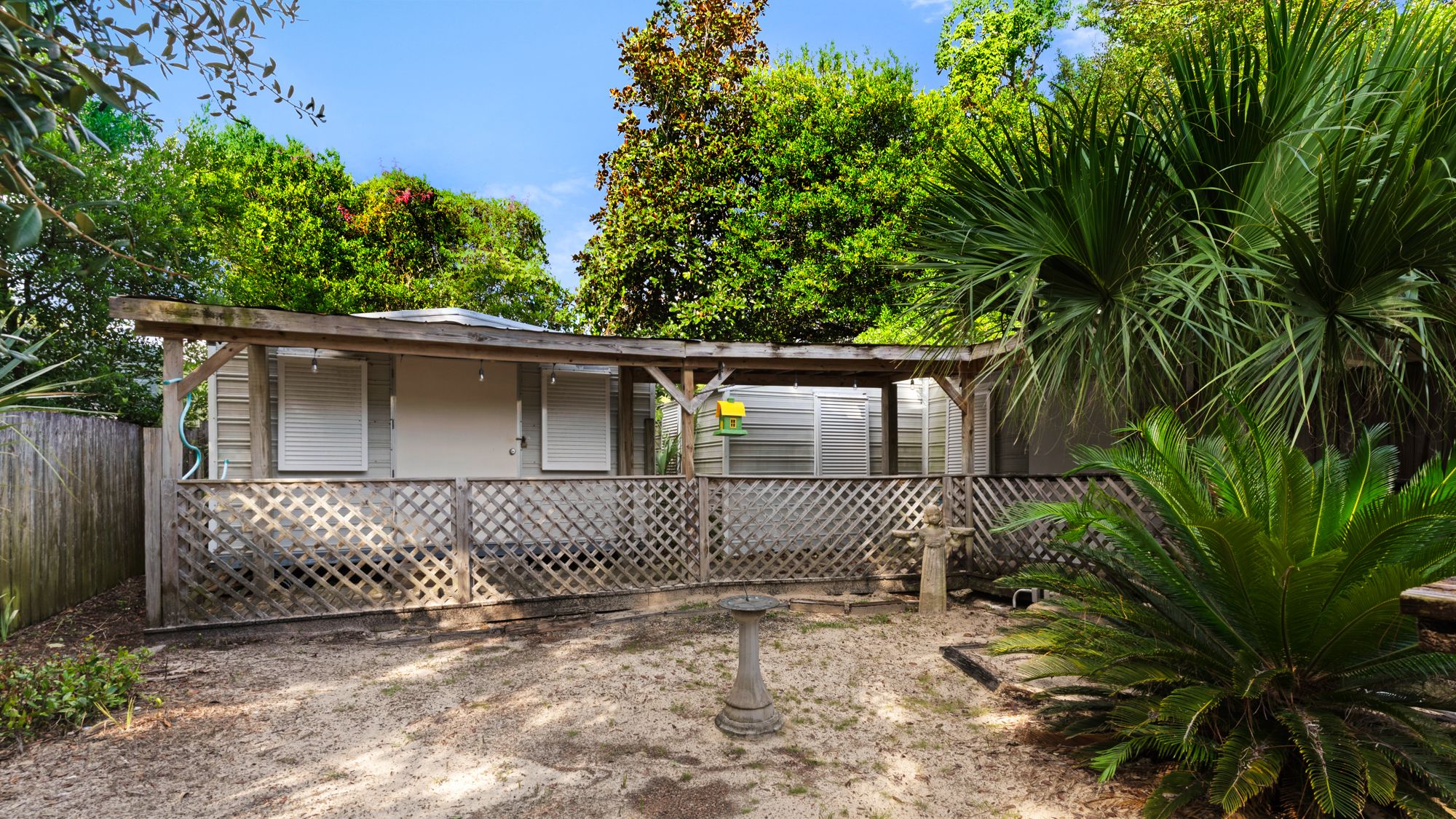 Vintage Waves Exterior