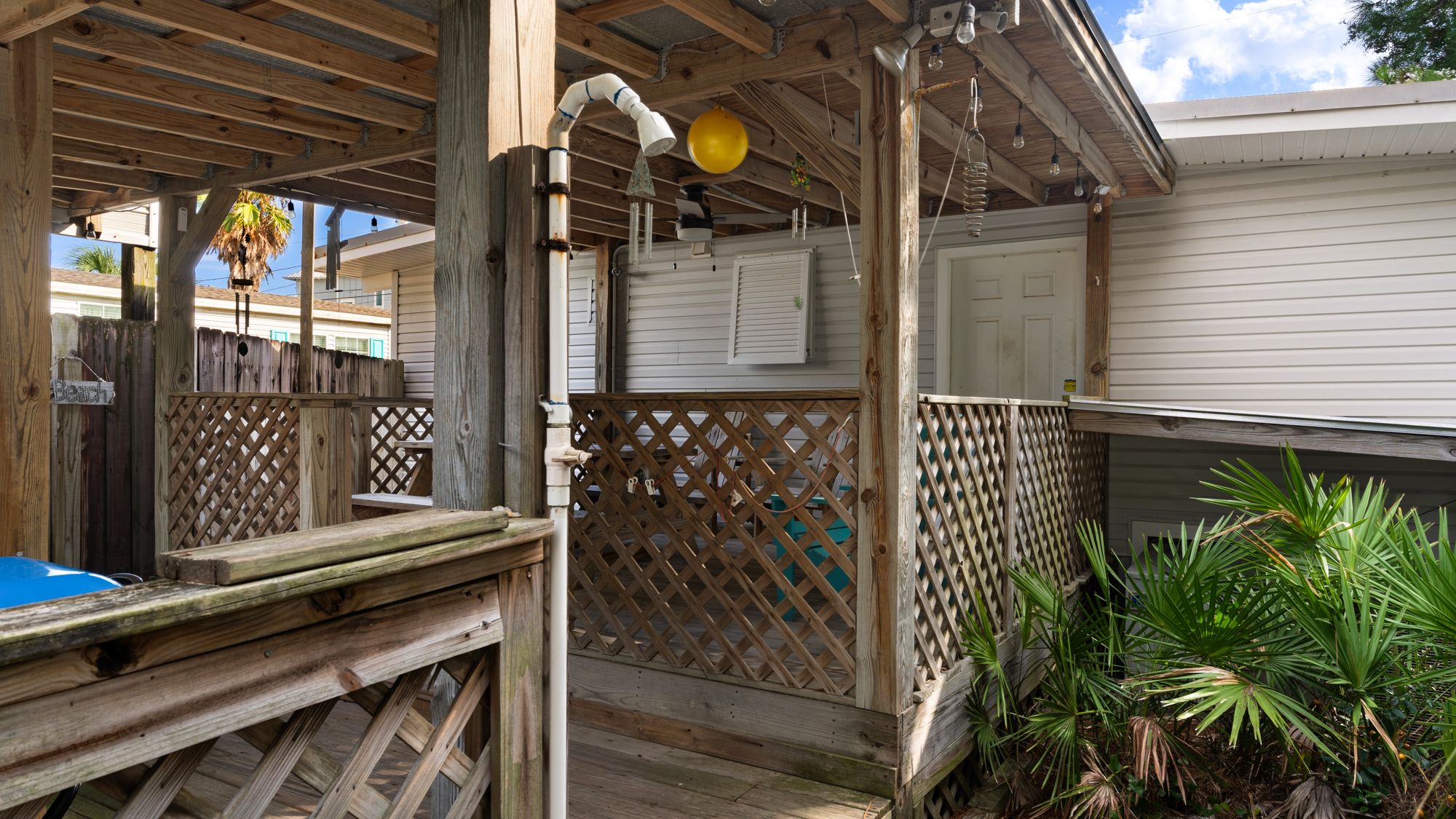 Vintage Waves Exterior