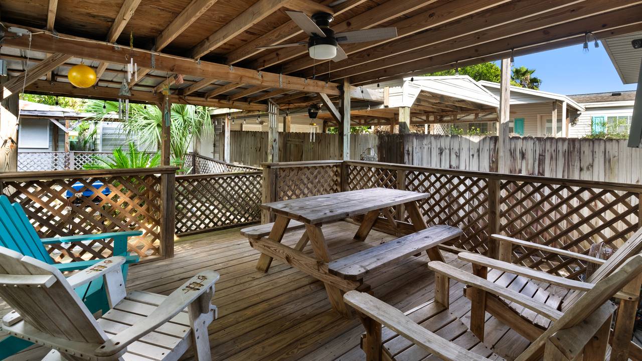 Vintage Waves Covered Deck Vintage Waves Covered Deck