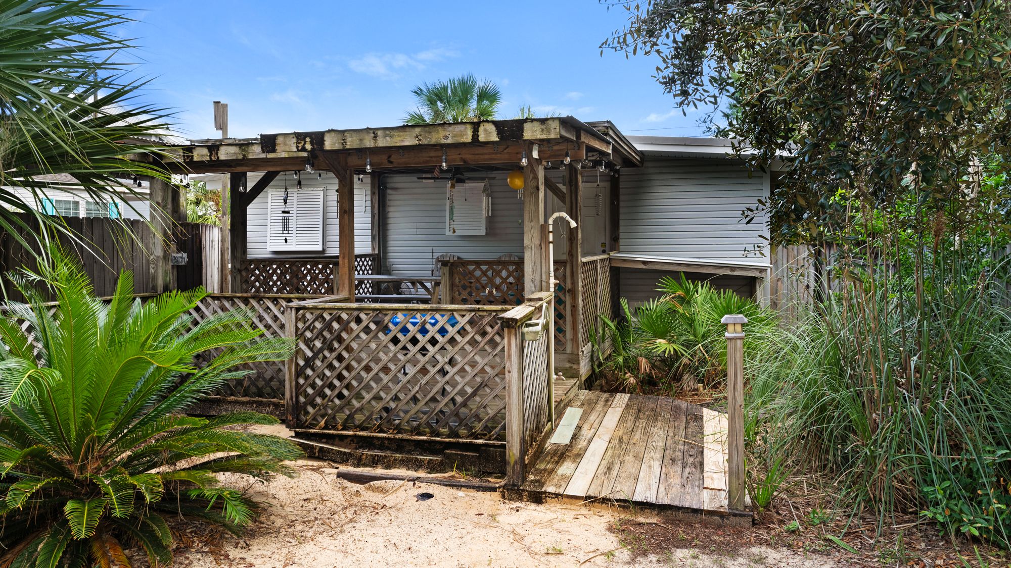 Vintage Waves Exterior