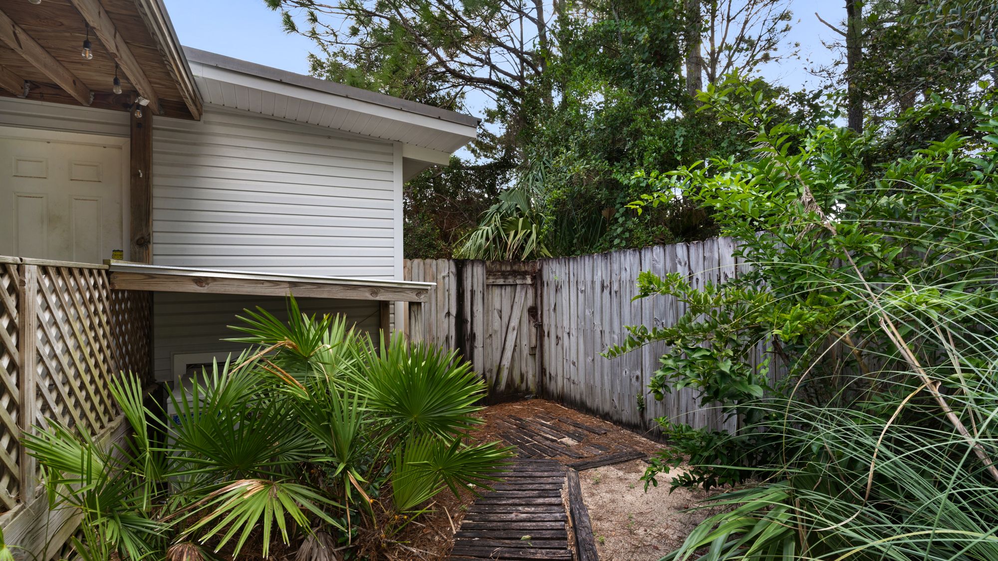 Vintage Waves Exterior