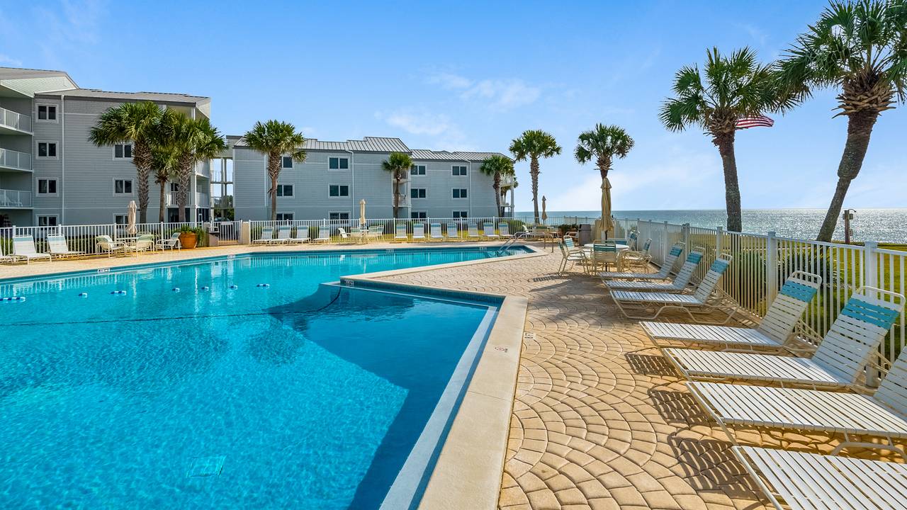 Sand Cliffs Grounds & Amenities Sand Cliffs Grounds & Amenities